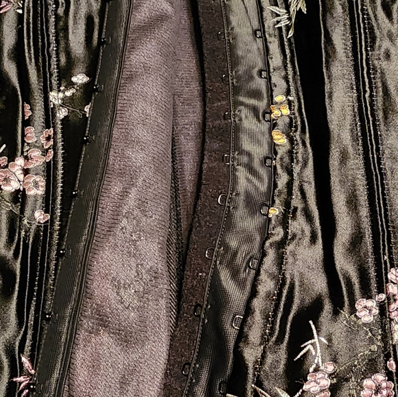 Shirley Of Hollywood Floral Embroidered Black Corset Sz 38 - Picture 3 of 5